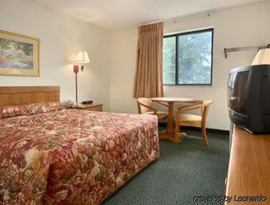 Super 8 By Wyndham Davenport