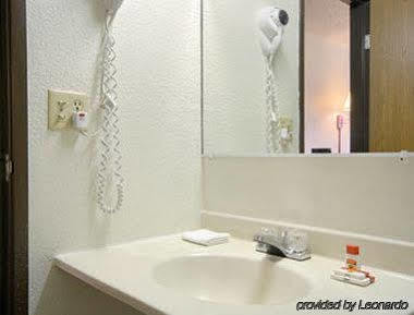 Super 8 By Wyndham Hotel 2*